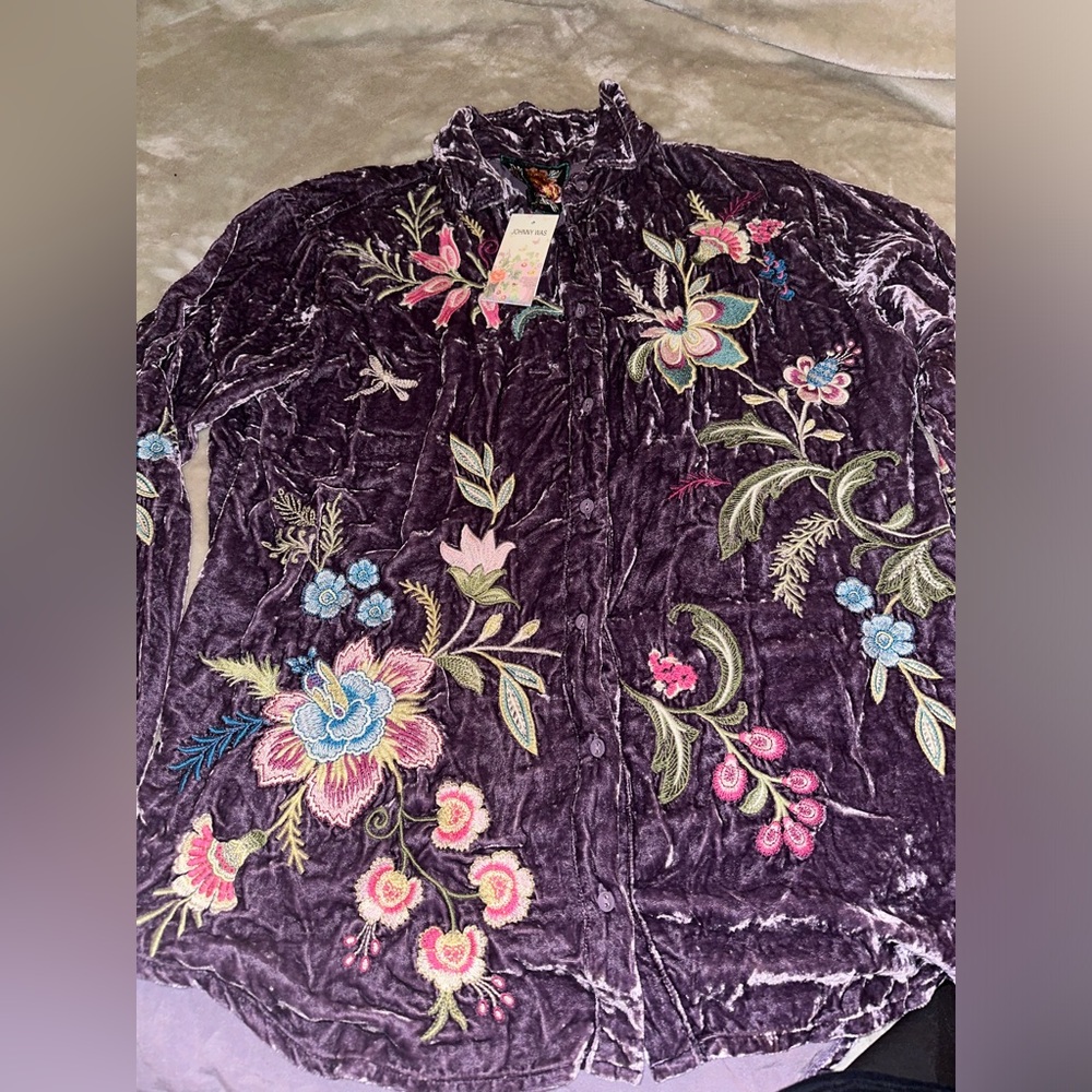 🪻💐💜Johnny Was Dusty Purple Floral Velvety Embroidered Top Rare Find Gorgeous